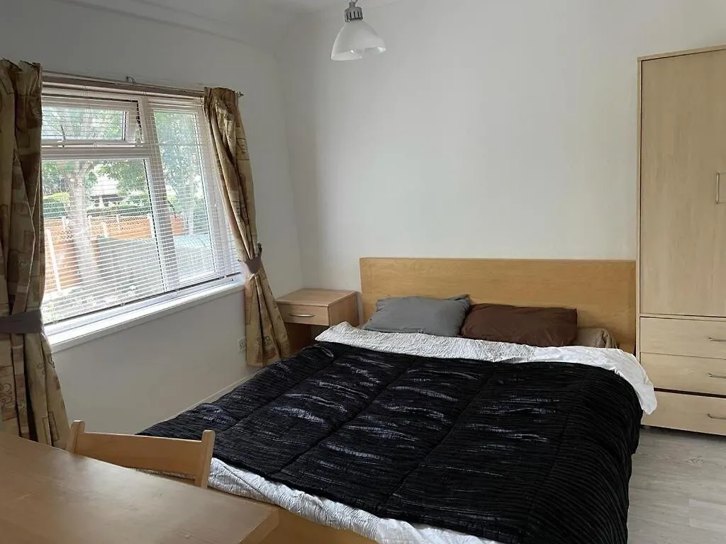 Comfy Garden View Bedroom Chislehurst