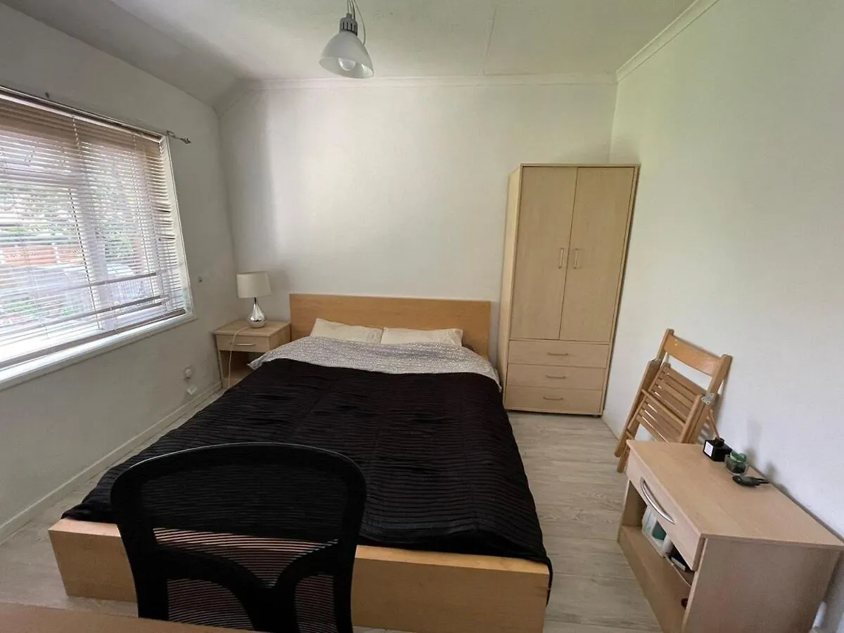 Comfy Garden View Bedroom Chislehurst