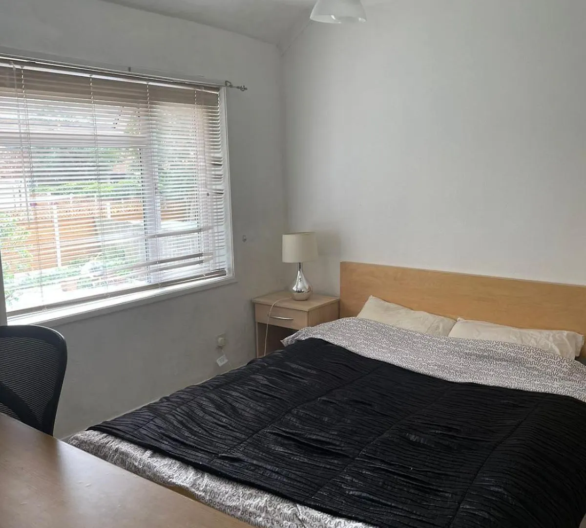 Comfy Garden View Bedroom Chislehurst Homestay